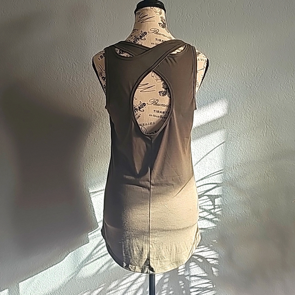 KEYHOLE TWIST BACK TANK TOP. OLIVE GREEN COMFORT STRETCH SIZE SMALL